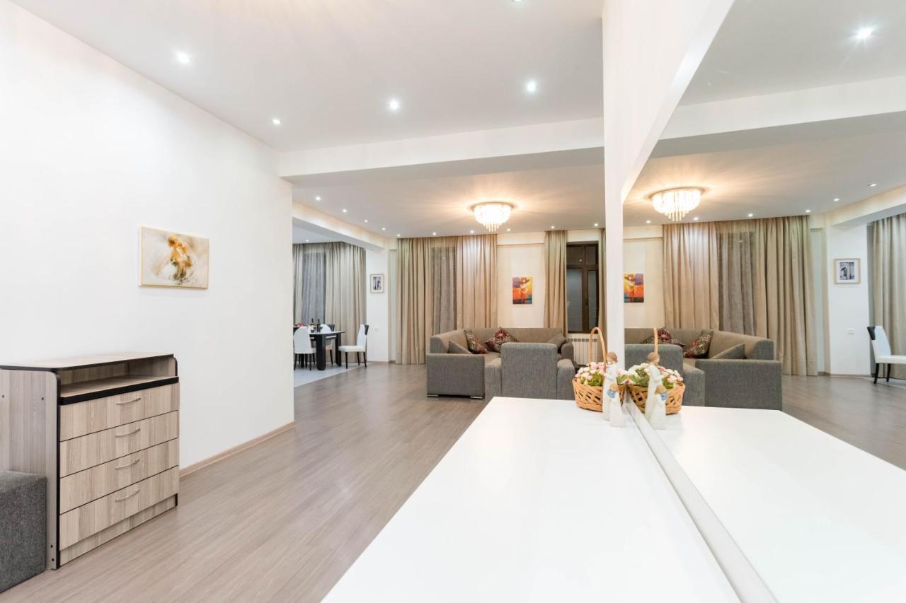 Apartment In The City Center Lll Tbilisi Ngoại thất bức ảnh